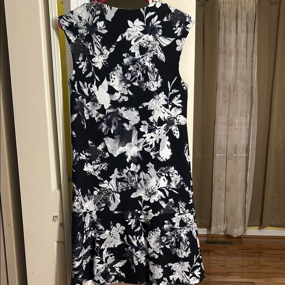 LORD AND TAYLOR Floral Black and White Dress - Picture 8 of 15